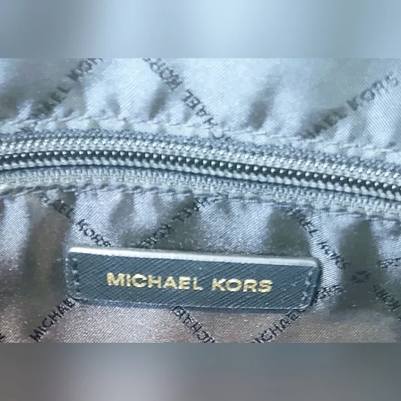 Michael Kors Charlotte M/L Leather Top Zip Tote - Picture 6 of 13